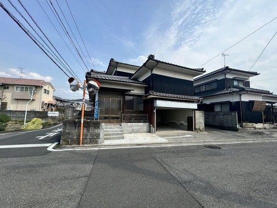 Renovated 3LDK House in Matsuyama, Ehime - 121.97 sqm - Thumbnail 2