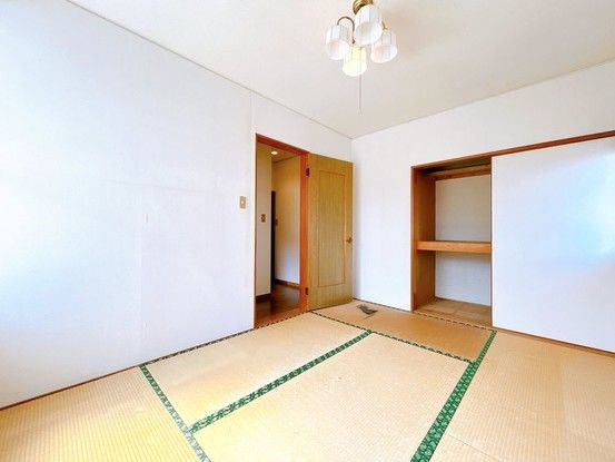Renovated 3LDK House in Sasebo with Views and Parking - Thumbnail 4