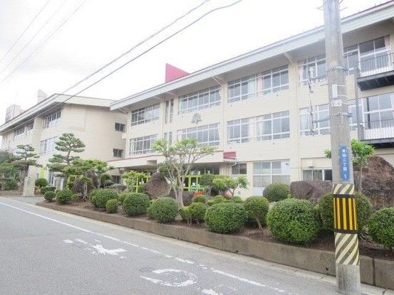 Renovated 5LDK House in Yamagata City with Parking - Thumbnail 4