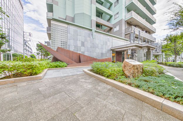 2LDK Apartment for Sale in Meguro, Tokyo - 109.37 sqm - Thumbnail 4