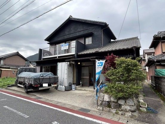 Renovated 4LDK House in Kameyama, Mie - 107.89 sqm - Image 1
