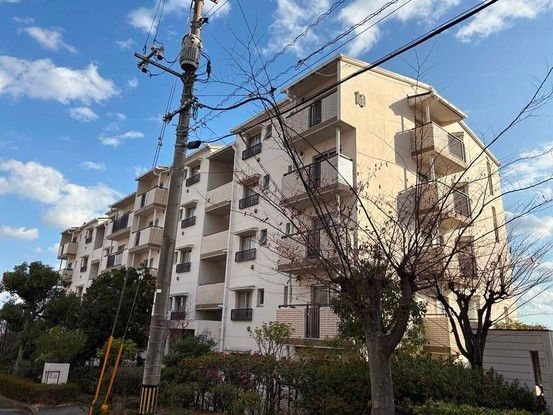 4LDK Apartment for Sale in Nishi-ku, Hiroshima City - Thumbnail 2