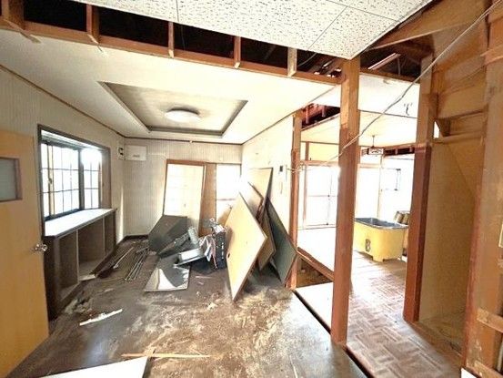 Renovated 3LDK House with City Views in Higashihiroshima - Thumbnail 4