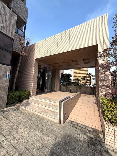 Spacious 4LDK Apartment in Takamatsu, Kagawa - 89.56 sqm - Thumbnail 2