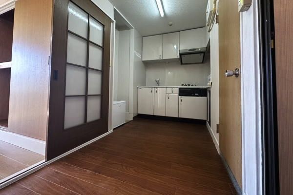 1SK Renovated Apartment with Private Onsen in Atami - Thumbnail 2