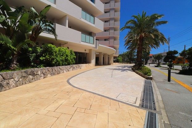 2LDK Apartment in Toyosaki, Okinawa - 63.21m², Sunset Views - Thumbnail 2