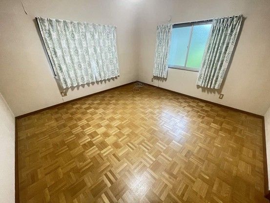 6DK Used House for Sale in Asakita Ward, Hiroshima - 111.61 sqm - Thumbnail 2