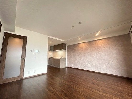3LDK Apartment for Sale in Kure, Hiroshima - 72.34m² - Thumbnail 2