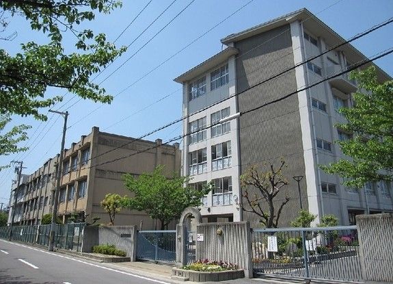 Renovated 2LDK Apartment Near Sakai Station, Osaka - Thumbnail 2