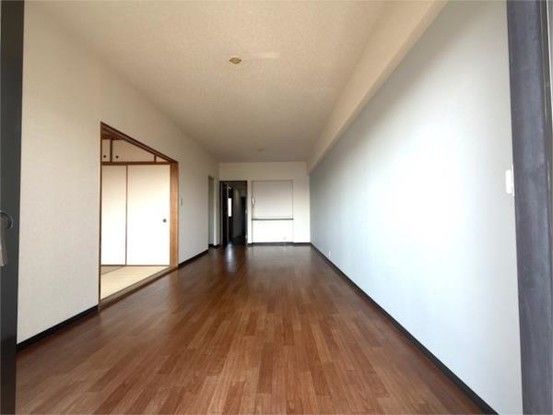 2LDK Apartment Near Kintetsu Yokkaichi Station for 9.8 Million Yen - Thumbnail 4