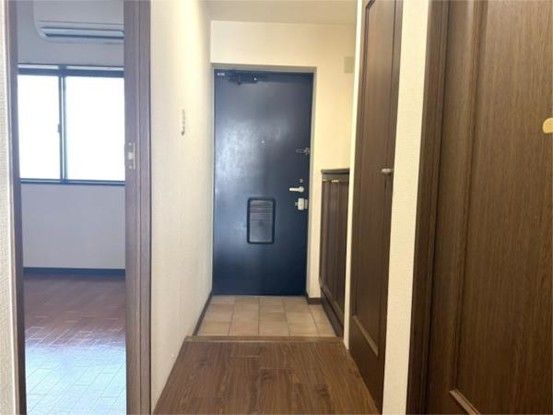 2LDK Apartment Near Kintetsu Yokkaichi Station for 9.8 Million Yen - Thumbnail 2