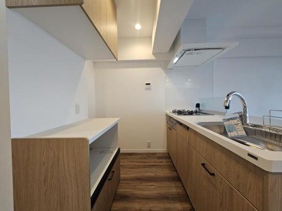 Sunny Corp Higashi-Mikuni 3LDK Apartment for Sale in Osaka - Thumbnail 4