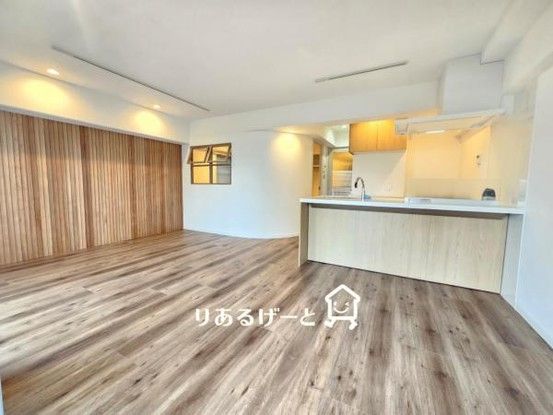 Sunny Corp Higashi-Mikuni 3LDK Apartment for Sale in Osaka - Thumbnail 3