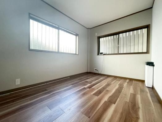 Renovated 4LDK House Near Shimoshinjo Station in Osaka - Thumbnail 3