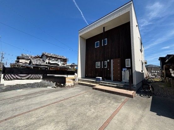 4LDK Detached House for Sale in Tsu, Mie - 12 Min Walk to Edobashi Station - Thumbnail 2