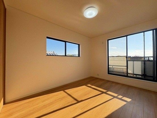 4LDK House for Sale in Tarumi-ku, Kobe with Sea Views - Thumbnail 3