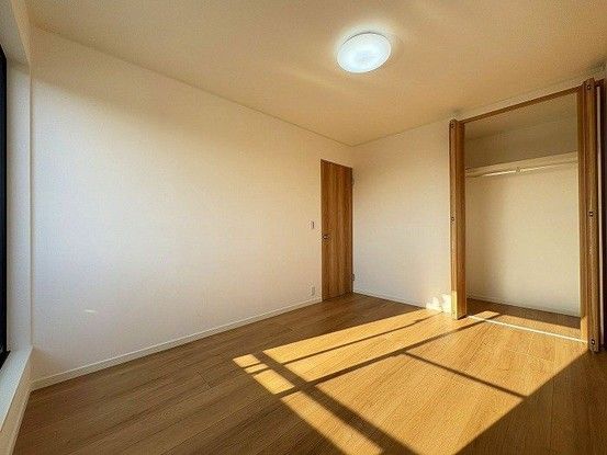 4LDK House for Sale in Tarumi-ku, Kobe with Sea Views - Thumbnail 4