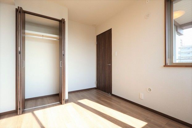 Renovated 3LDK Apartment for Sale in Sendai's Aoba Ward - Thumbnail 3