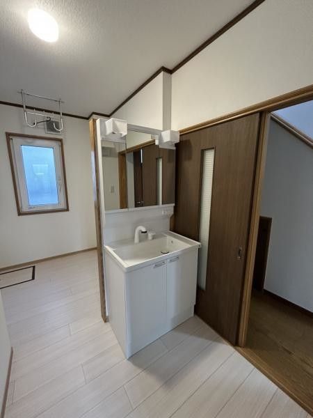 Renovated 5SLDK House with 5-Car Parking in Aomori City - Thumbnail 2