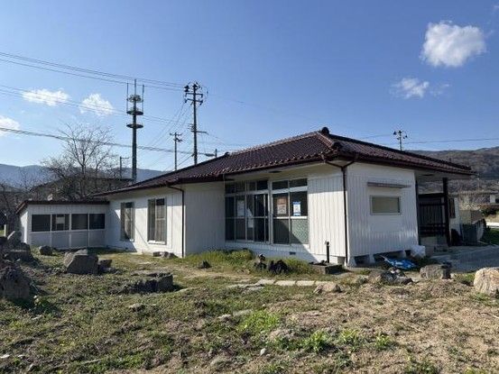 Renovated 4LDK Single-Story House with Garden in Kunimi, Fukushima - Thumbnail 2