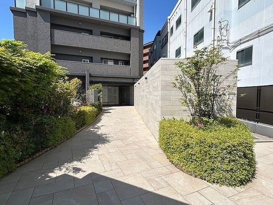 2LDK Apartment for Sale in Iwakuni, Yamaguchi - 72 sqm - Thumbnail 3