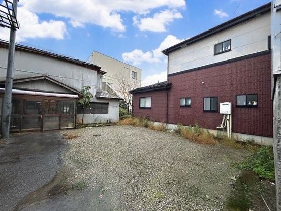 3-Story Detached House for Sale in Sanjo City, Niigata - Thumbnail 2
