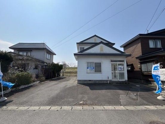 Renovated 4LDK House in Goshogawara, Aomori with 4 Parking Spaces - Thumbnail 2