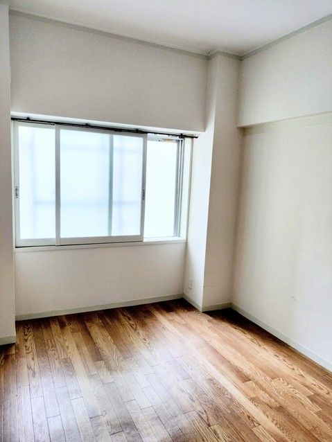 Renovated 2LDK Apartment in Yodogawa-ku, Osaka for Sale - Thumbnail 3