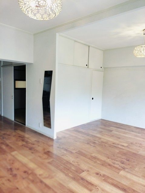 Renovated 2LDK Apartment in Yodogawa-ku, Osaka for Sale - Thumbnail 2