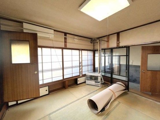 Renovated 4LDK House with 6+ Car Parking in Fujisaki, Aomori - Thumbnail 4