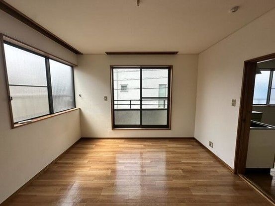 5DK Detached House for Sale in Suginami, Tokyo - Thumbnail 3