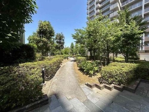 4LDK Top Floor Corner Apartment in Tsurumi Ward, Osaka - Thumbnail 2