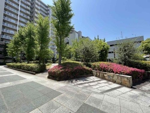 4LDK Top Floor Corner Apartment in Tsurumi Ward, Osaka - Thumbnail 3
