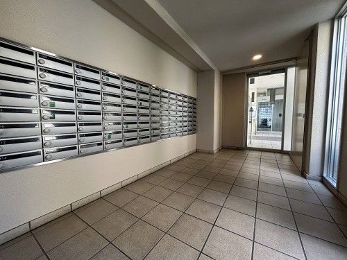 4LDK Top Floor Corner Apartment in Tsurumi Ward, Osaka - Thumbnail 4