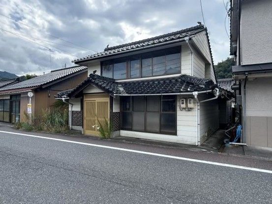 7SK House in Yoshika, Shimane - 163.9 sqm with Courtyard - Thumbnail 3