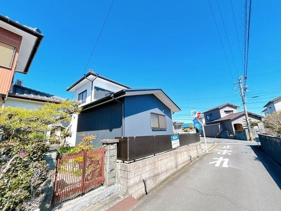 Renovated 3LDK House in Suzuka with 183 sqm Land - Thumbnail 2