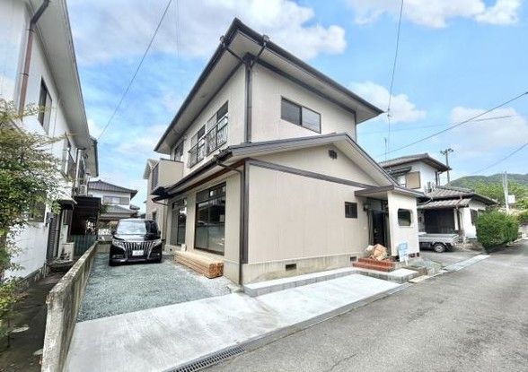 Renovated 4LDK House in Saga City, 108 sqm, Parking for 2 Cars - Thumbnail 2