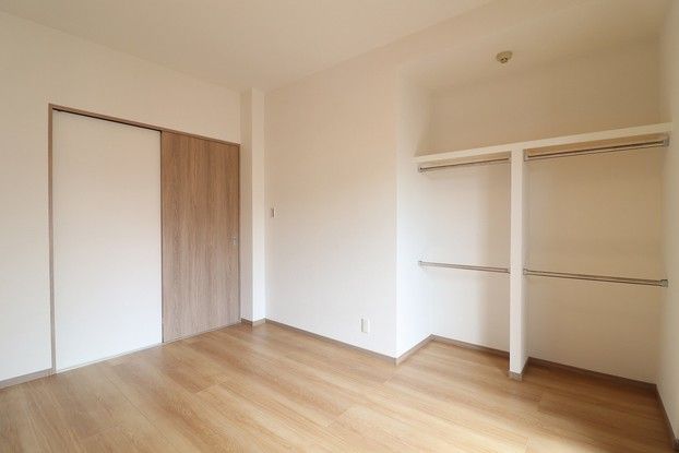 Renovated 3LDK Apartment in Ginowan, Okinawa – 68m² - Thumbnail 3