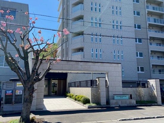 2LDK Apartment for Sale in Sapporo Chuo Ward Near Maruyama Park - Thumbnail 3