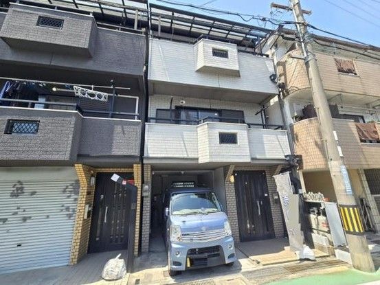 4LDK Resale House in Kadoma City, Osaka Prefecture - Image 1