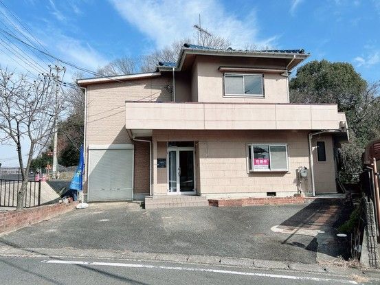 Renovated 4SLDK House in Otsu, Shiga with 3-Car Parking - Thumbnail 2