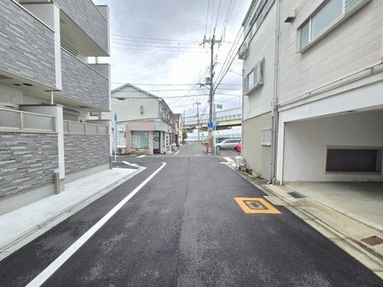 Detached House for Sale in Moriguchi, Osaka - 3LDK with Garage - Thumbnail 2