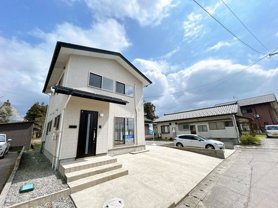 Renovated 3LDK House for Sale Near Hirakita Station in Tainai City - Thumbnail 4