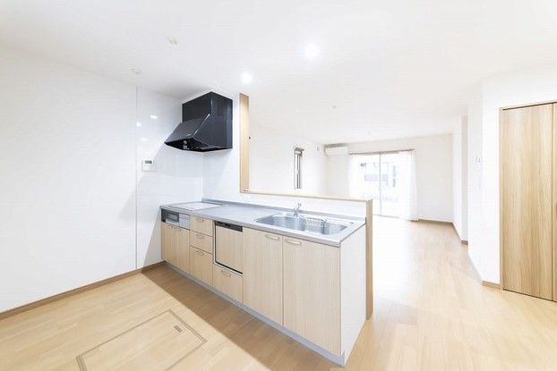 Used 3LDK House in Asakita-ku, Hiroshima, 98.53m² - Thumbnail 2