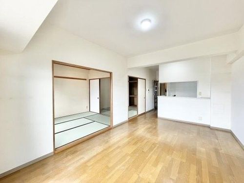 4LDK Apartment for Sale in Sakai City, Osaka Prefecture - Thumbnail 3
