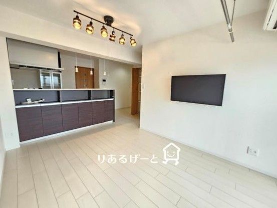 Renovated 2LDK Apartment in Moriguchi Sky Heights, Osaka - Thumbnail 2