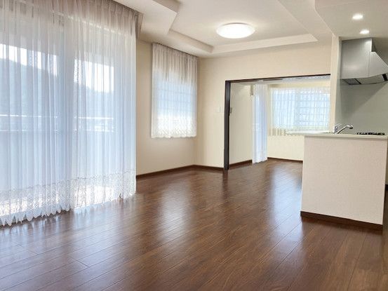 Spacious 3LDK Apartment in Takamatsu, Kagawa | 84.85m² - Thumbnail 4