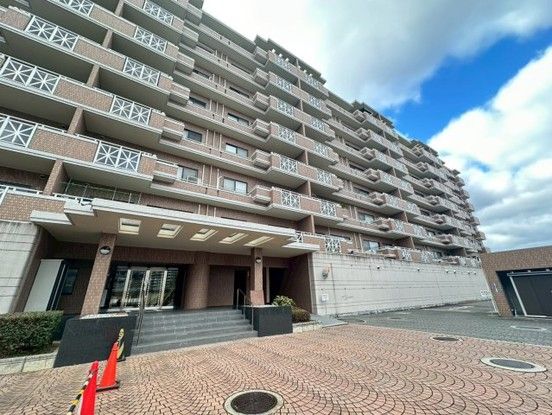 Renovated 3LDK Apartment near Otsu Station with Lake Biwa Views - Thumbnail 2