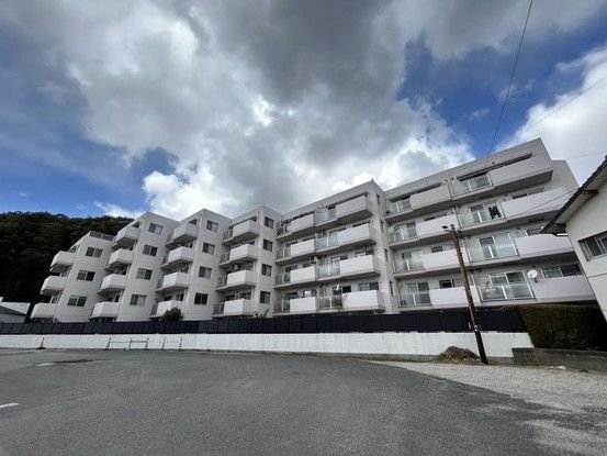 Renovated 4LDK Apartment for Sale in Minami Ward, Fukuoka City - Thumbnail 2