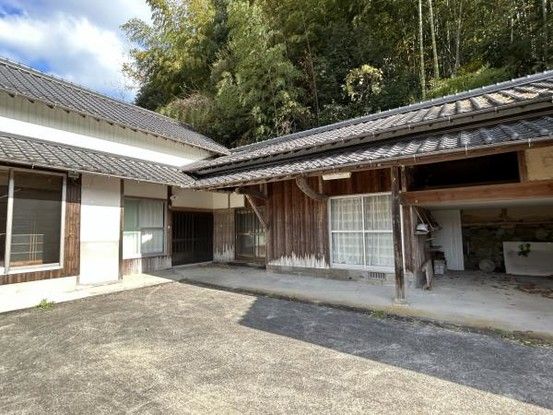 7DK House on 1,755 sqm Land in Nakatsu, Oita - Thumbnail 3